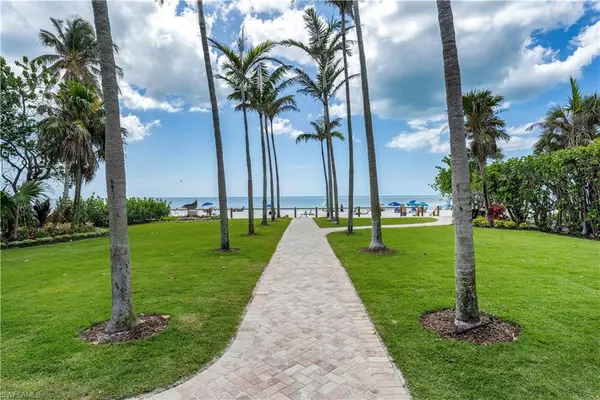209 8th AVE S #209B, Naples, FL 34102