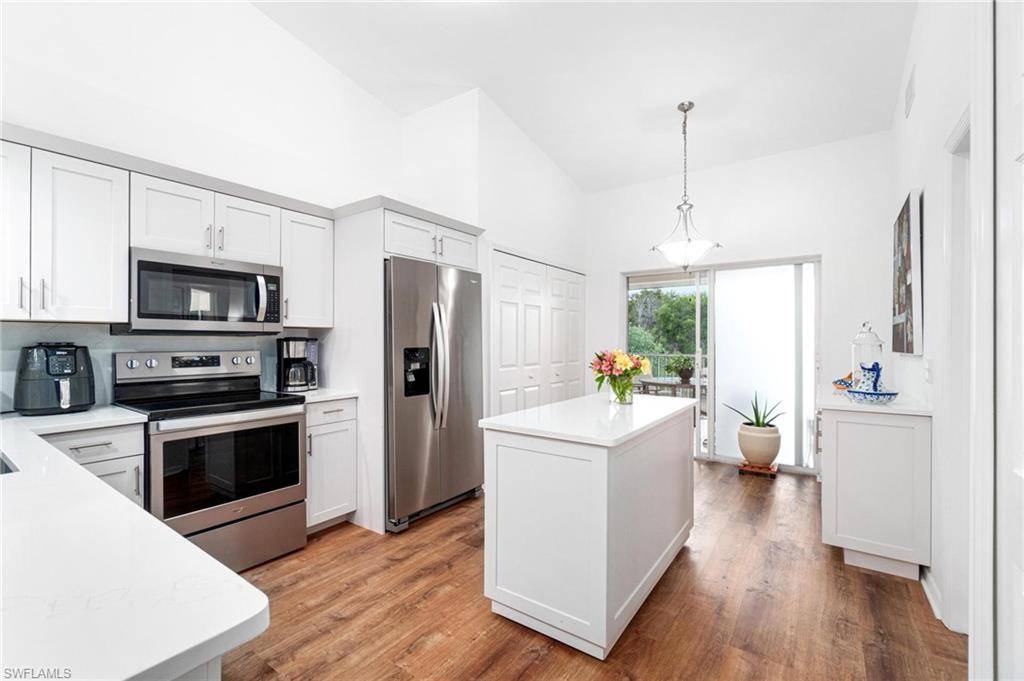 4945 Cougar CT S #4-202, Naples, FL 34109