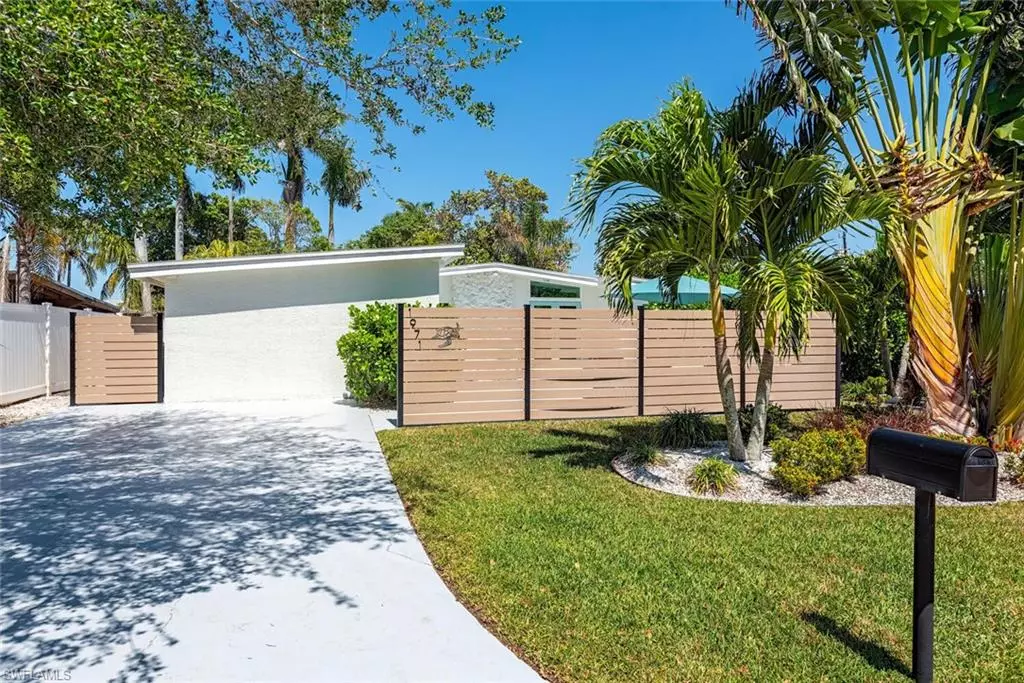 Naples, FL 34104,1971 HOLIDAY LN