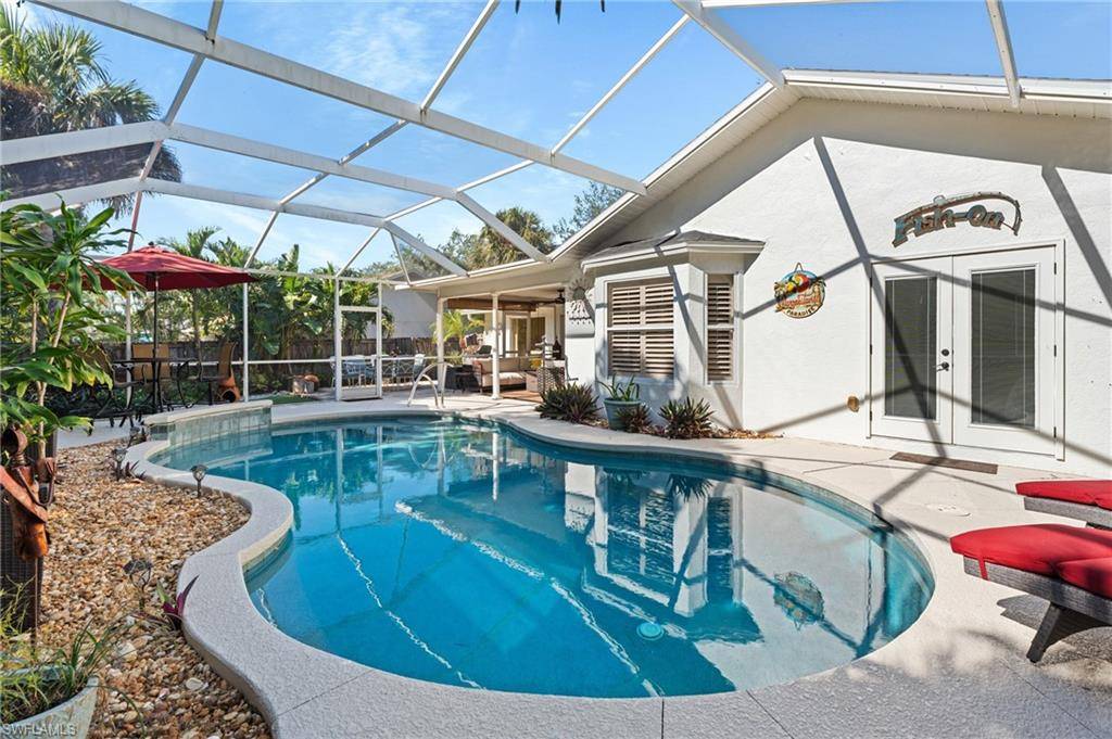 2548 River Reach DR, Naples, FL 34104