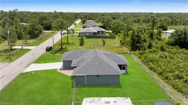 Lehigh Acres, FL 33972,902 E 10th ST