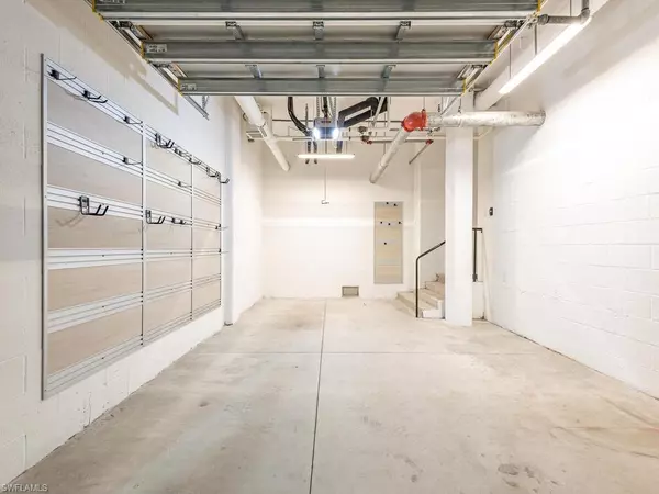 Naples, FL 34102,1130 3rd AVE S #109