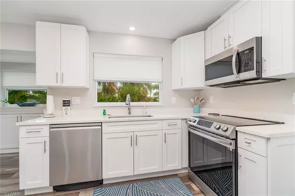 Cape Coral, FL 33914,163 SW 51st TER