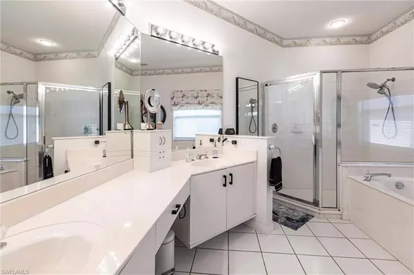 11302 Lakeland CIR, Fort Myers, FL 33913