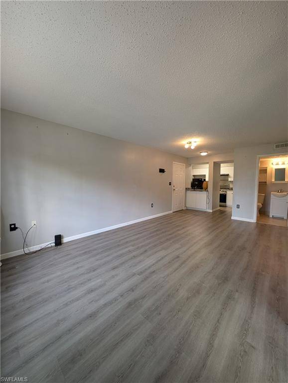 Fort Myers, FL 33916,3401 Winkler AVE #111
