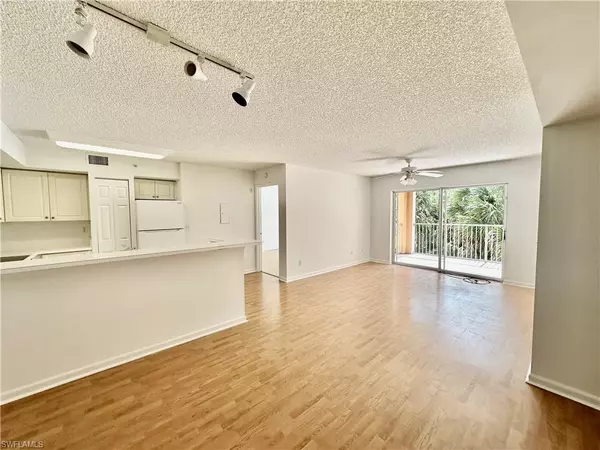 1260 Wildwood Lakes BLVD #204, Naples, FL 34104