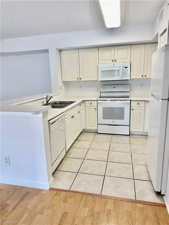 Naples, FL 34104,1260 Wildwood Lakes BLVD #204