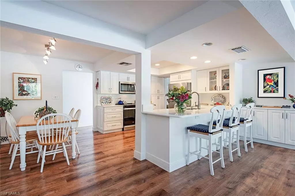 Naples, FL 34103,525 PORT SIDE DR