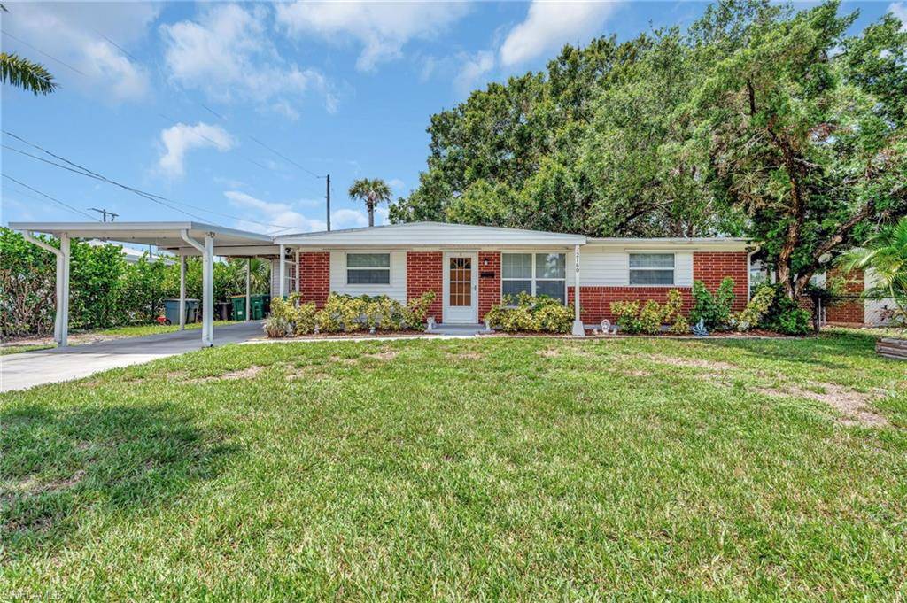 2160 Harbor LN, Naples, FL 34104