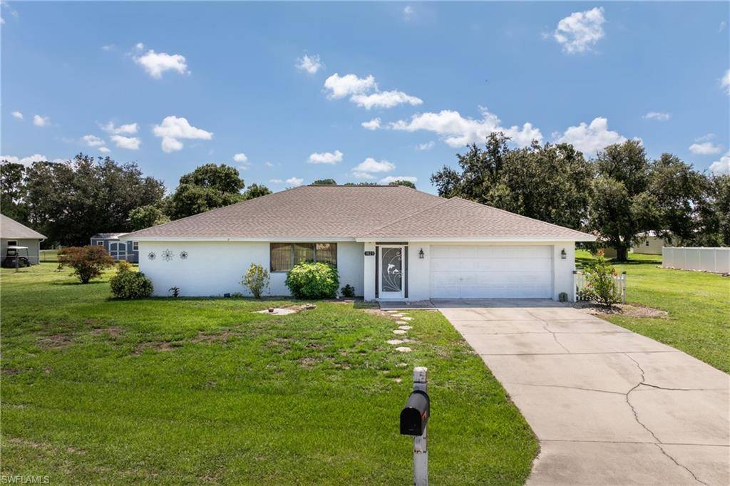 1821 Pine Wood CT, Fort Myers, FL 33905