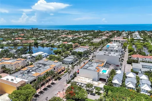 Naples, FL 34102,875 6th AVE S #303