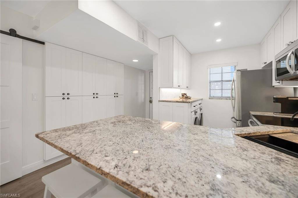 Naples, FL 34102,290 Banyan BLVD #290