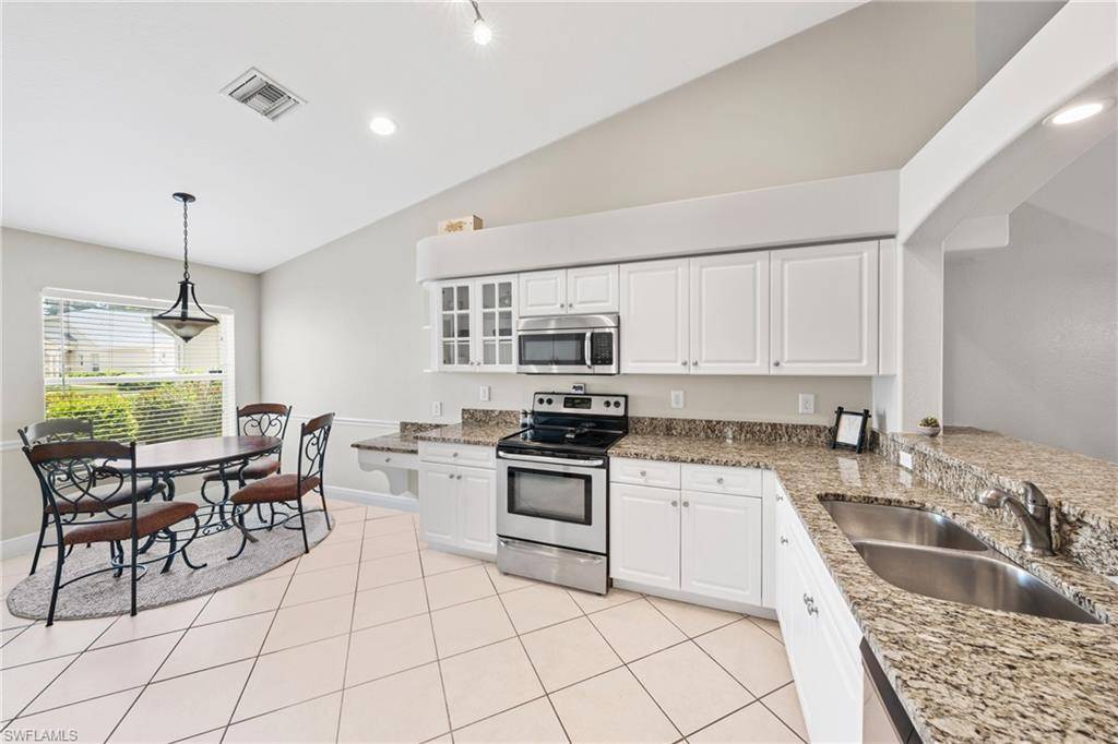 Naples, FL 34119,8100 Ibis Cove CIR #807