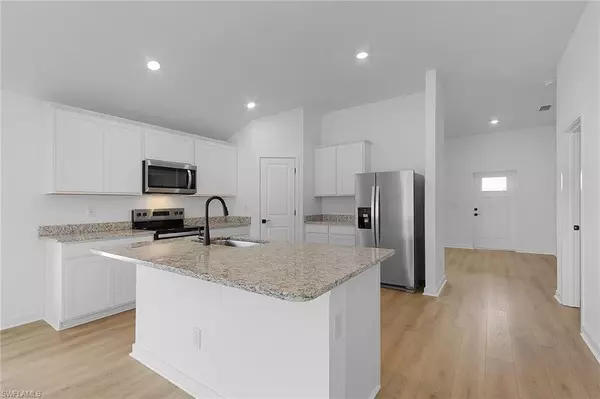 Fort Myers, FL 33913,813 Rue LaBeau CIR