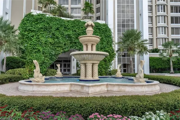 Naples, FL 34108,7117 Pelican Bay BLVD #PH-16