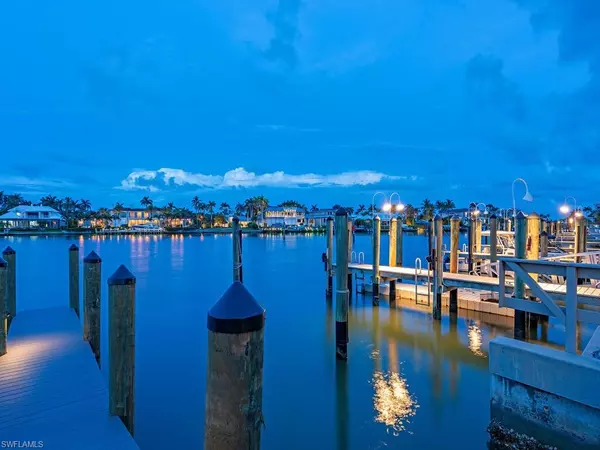 Naples, FL 34103,2500 Gulf Shore BLVD N #S9