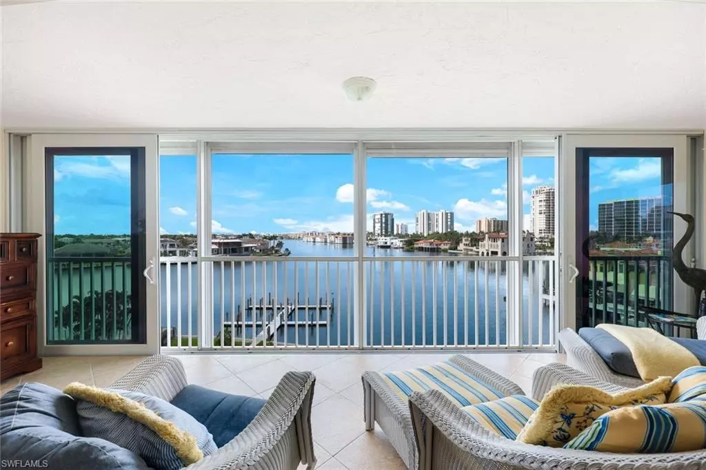 Naples, FL 34103,250 Park Shore DR #403