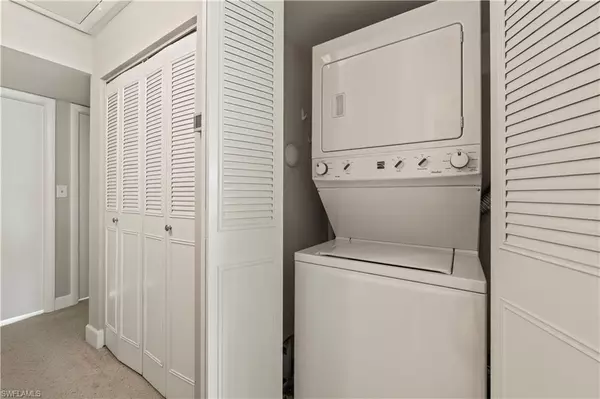 Naples, FL 34103,2500 Gulf Shore BLVD N #N4