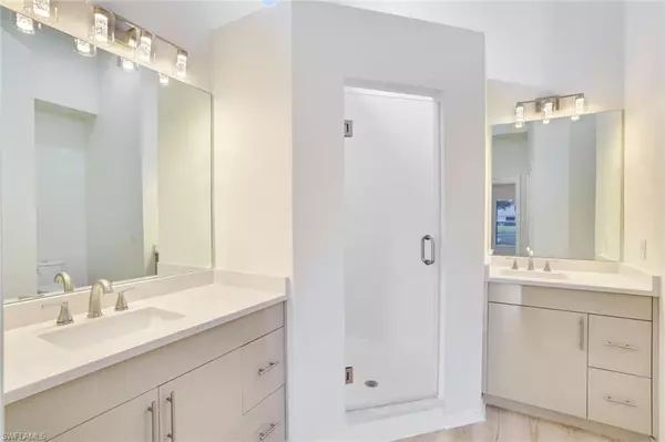 6187 Mandalay CIR #32, Naples, FL 34112