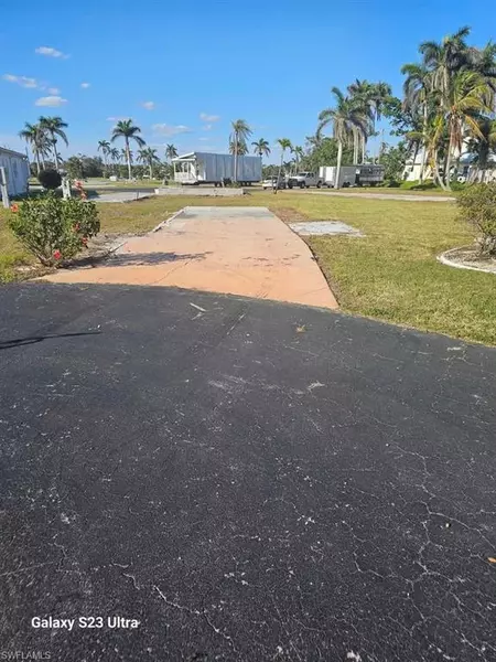 119 Ash LN, Fort Myers, FL 33908