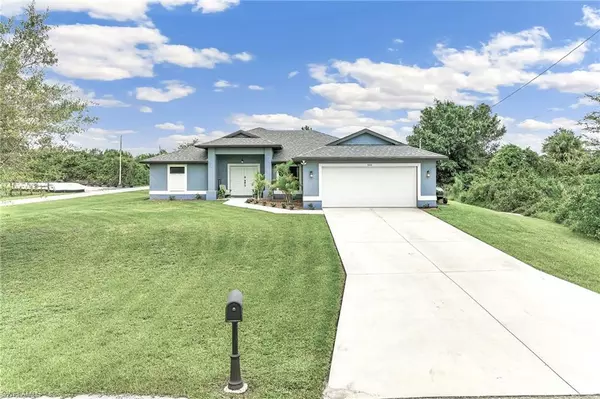 860 Theodore Vail ST E, Lehigh Acres, FL 33974