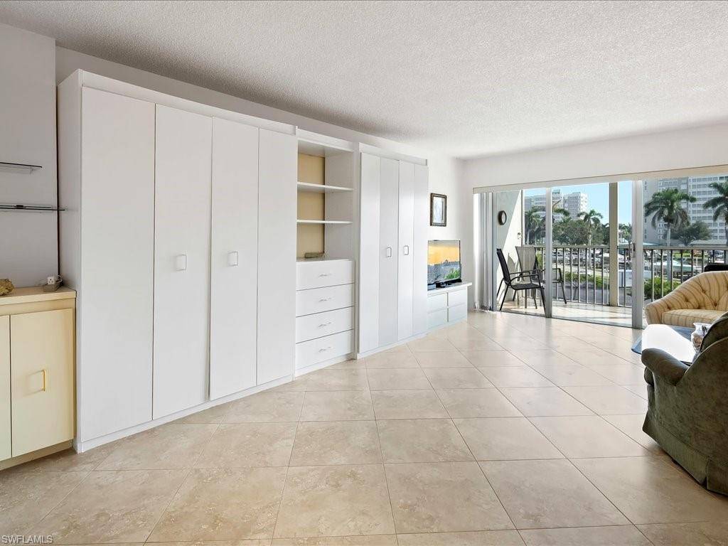 Naples, FL 34108,1 Bluebill AVE #302