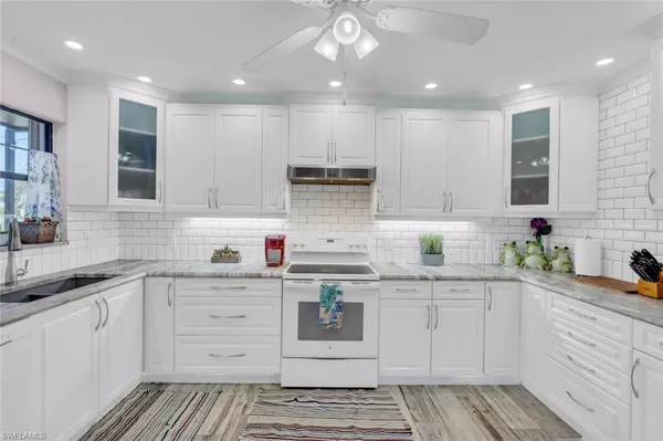 188 Lake Point LN #7B, Naples, FL 34112