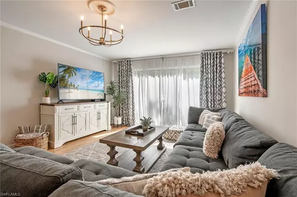 5314 Treetops DR #H-103, Naples, FL 34113