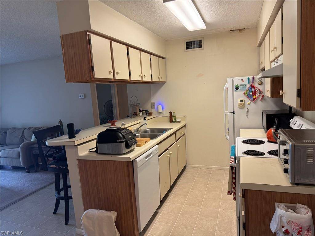 Fort Myers, FL 33919,5303 Summerlin RD #307