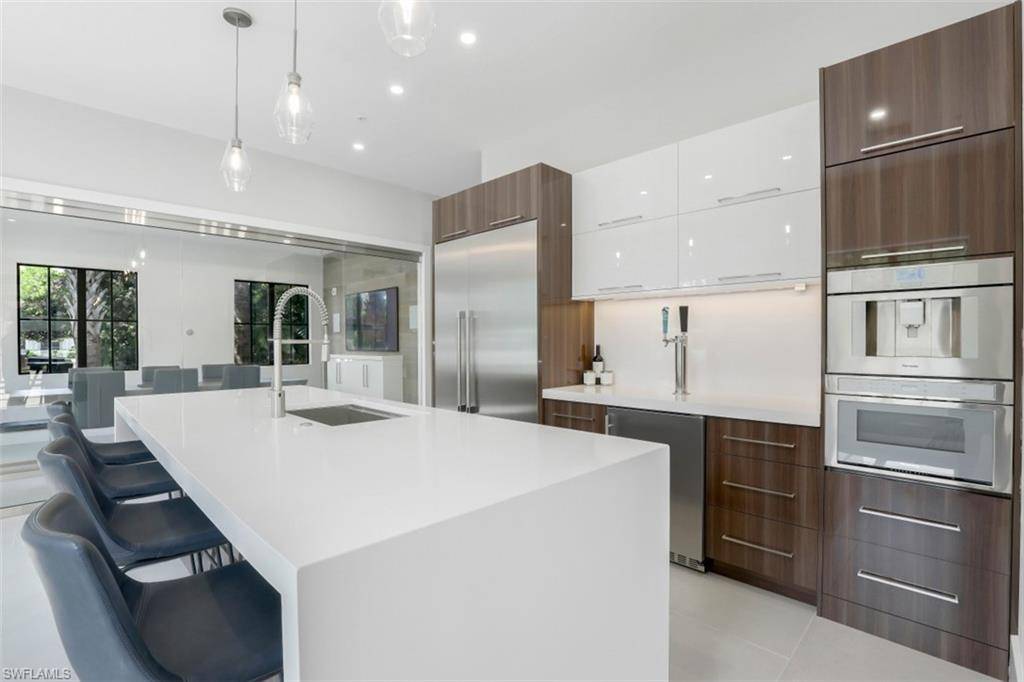 Bonita Springs, FL 34134,28089 Vanderbilt DR #101