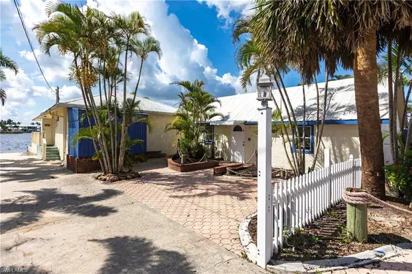 Matlacha, FL 33993,4741/4743 Pine Island RD NW