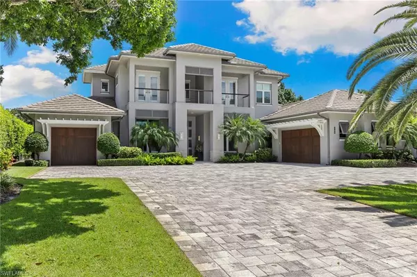 745 Riviera DR, Naples, FL 34103