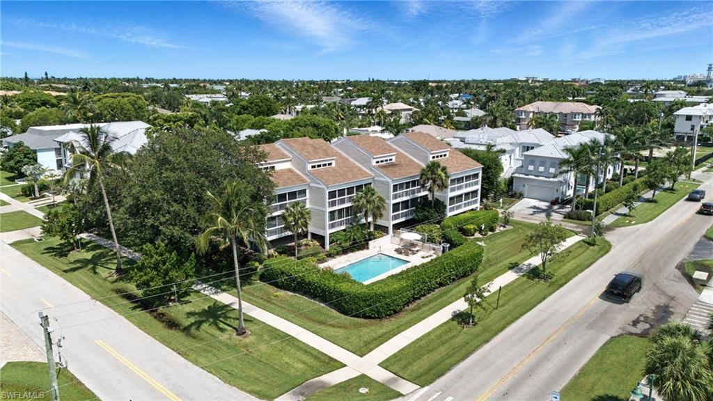1050 9th ST S #202, Naples, FL 34102