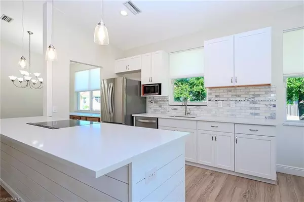 635 Lalique CIR #1303, Naples, FL 34119