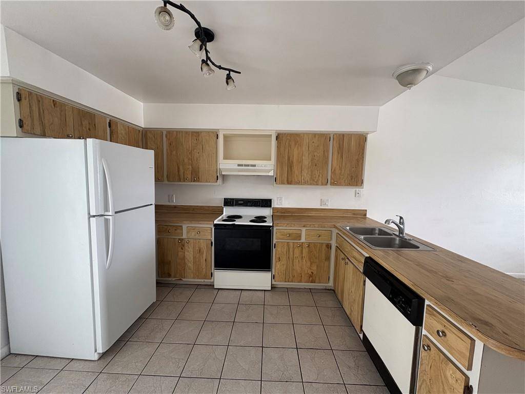 Cape Coral, FL 33904,4904 Vincennes CT #207