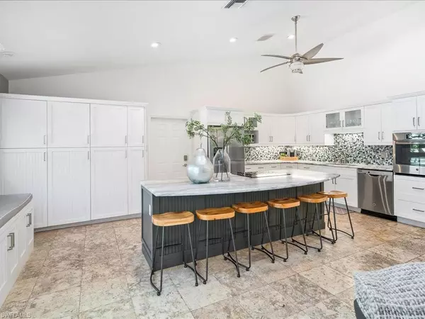 Naples, FL 34102,339 4th AVE N