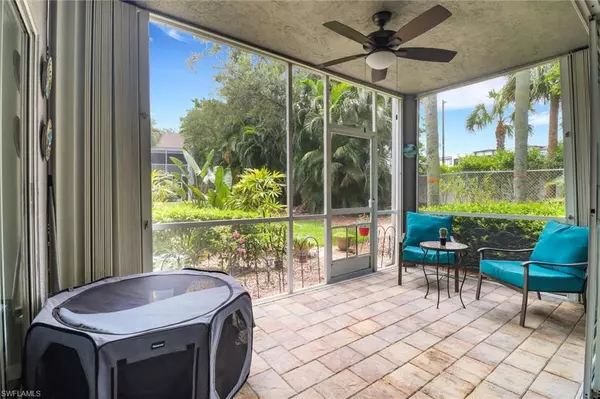 Naples, FL 34109,2820 Citrus Lake DR #T101