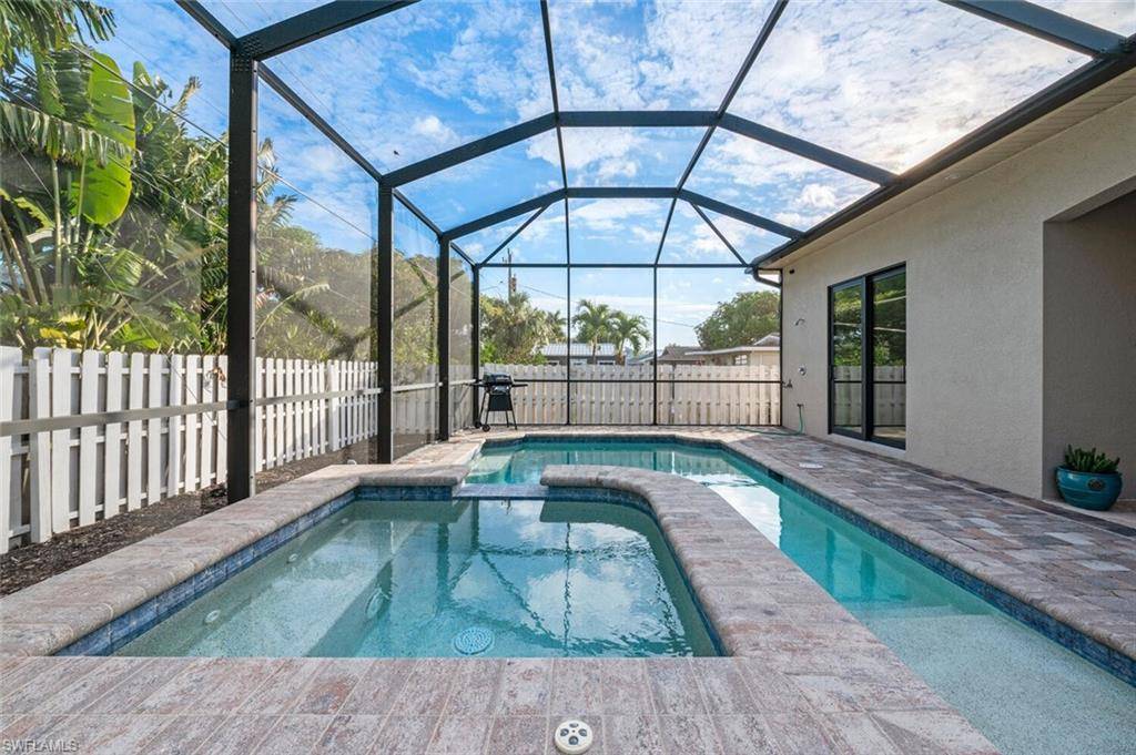 Naples, FL 34108,837 105th AVE N