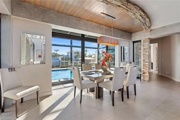 Marco Island, FL 34145,821 Magnolia CT