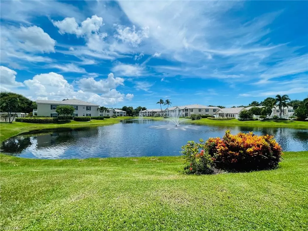 Naples, FL 34108,864 Tanbark DR #102