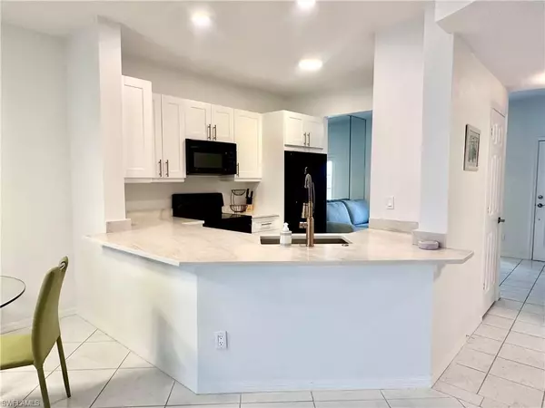 Naples, FL 34108,864 Tanbark DR #102