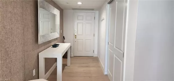 Naples, FL 34103,20 Seagate DR #301