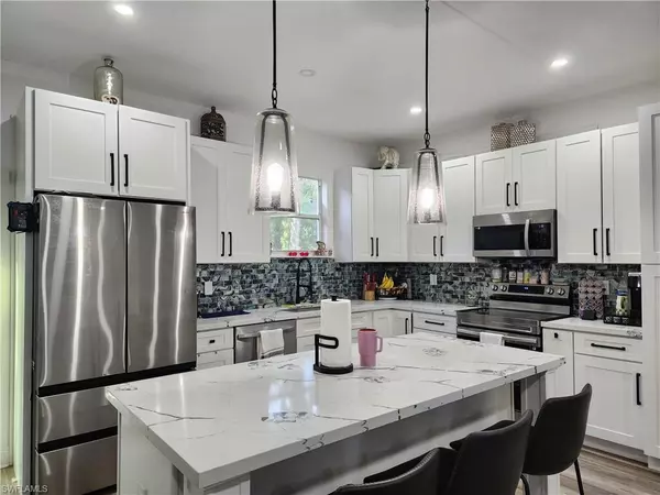 4045 34th AVE SE, Naples, FL 34117