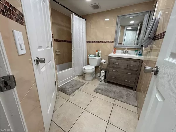 Naples, FL 34104,Address not disclosed