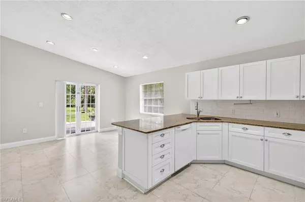 Naples, FL 34117,810 7th ST SW