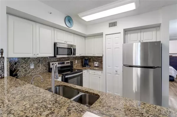 Naples, FL 34104,1160 Wildwood Lakes BLVD #9-108