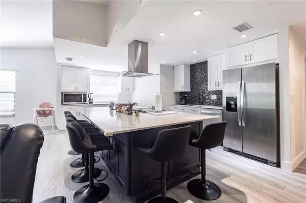 2345 Outrigger LN, Naples, FL 34104