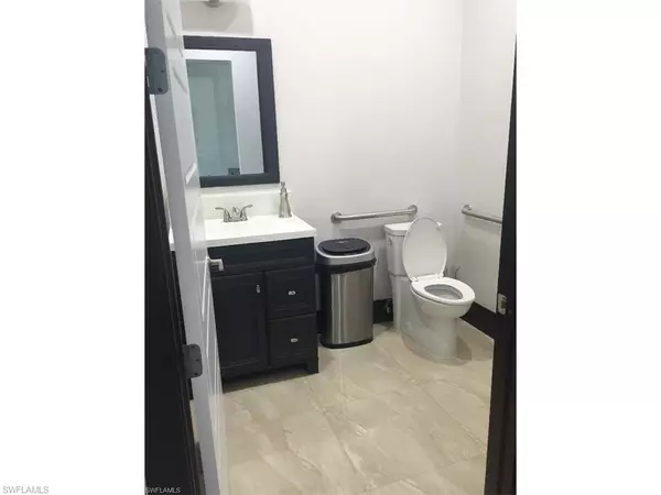 Naples, FL 34116,5258 Golden Gate PKY #9