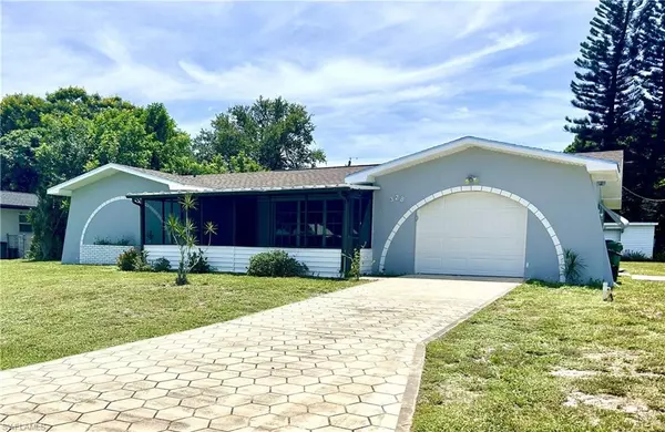 328 SE Tranquilla Ave, Port St. Lucie, FL 34983