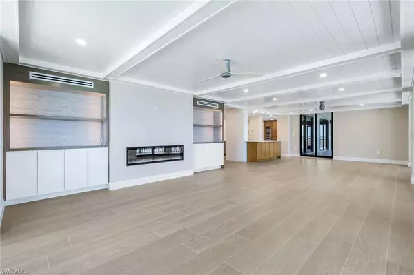 Naples, FL 34108,9715 Gulf Shore DR #702